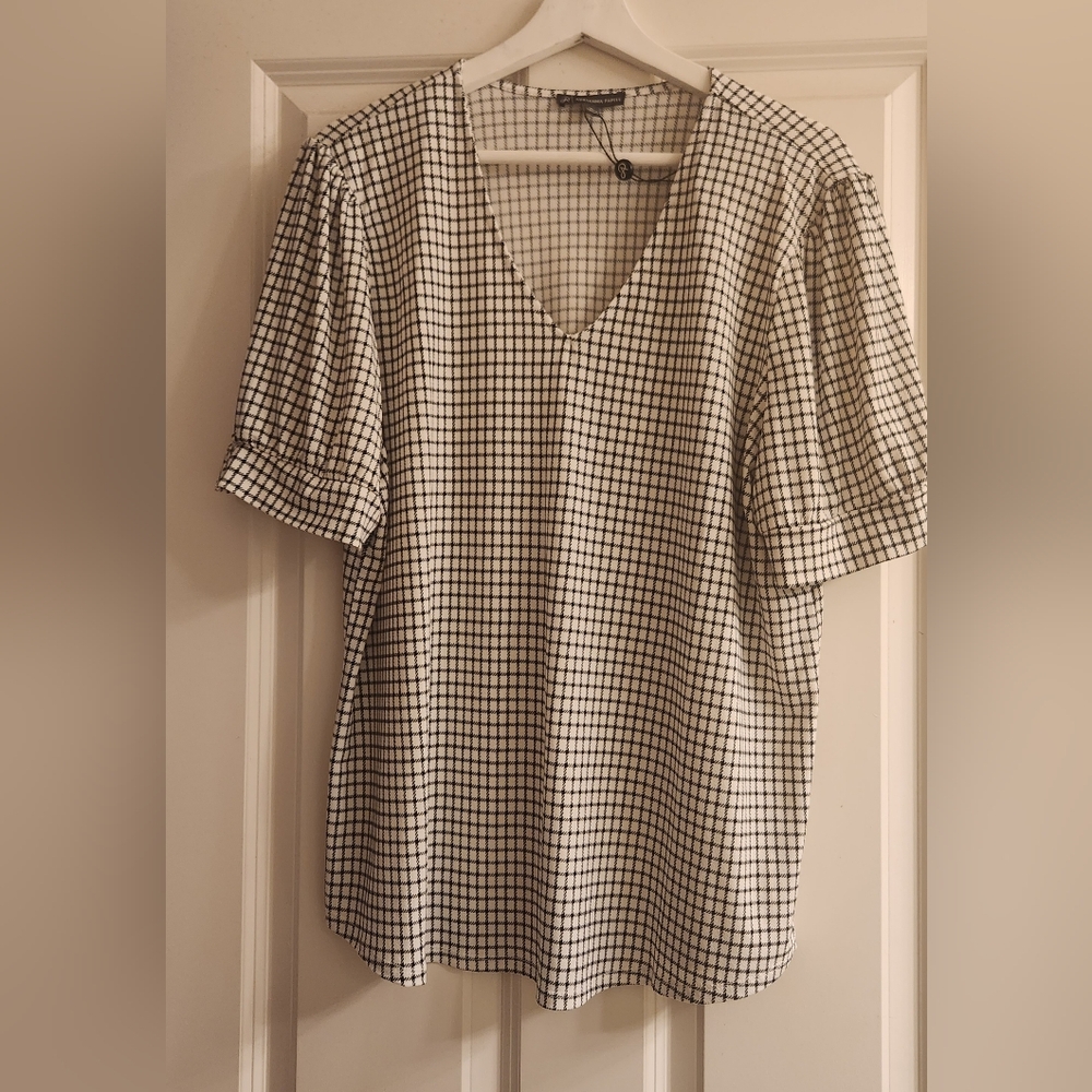 Adrianna Papell white and black blouse